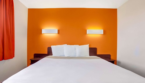 Standard Room, 1 King Bed, Accessible, Non Smoking