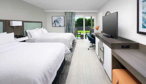 Room, 2 Queen Beds, Refrigerator & Microwave (Wet bar)
