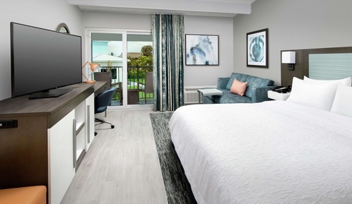 Room, 1 King Bed, Accessible (Mobility & Hearing, Roll-in Shower)
