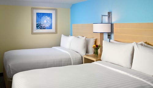 Suite, 2 Queen Beds, Accessible (Tub)
