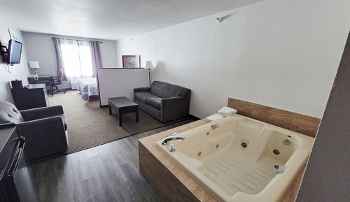 Studio Suite, 1 King Bed with Sofa bed, Non Smoking (with Pull out Couch, Non-pet friendly)