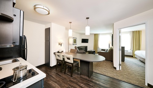 Suite, 1 Queen Bed with Sofa bed (One Bedroom)
