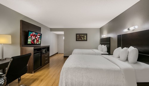 Deluxe Room, 2 Queen Beds, Accessible (Smoke Free)