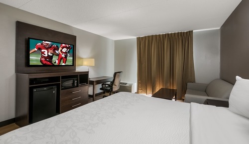 Standard Suite, 1 King Bed, Balcony (Kitchenette, Smoke Free)