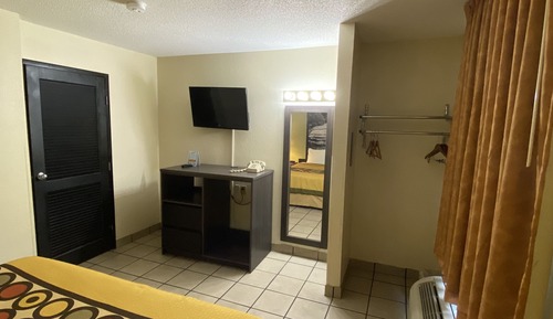 Studio Suite, 1 King Bed, Smoking