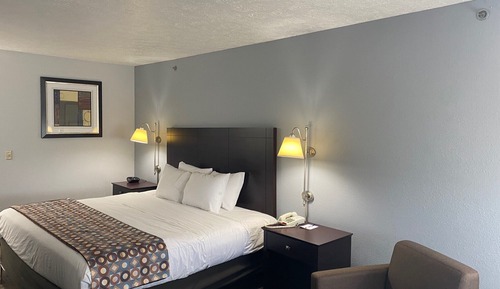Room, 1 King Bed, Accessible, Non Smoking (Mobility, Tub w/ Grab Bars)