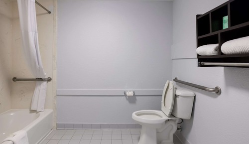 Room, 1 Queen Bed, Accessible, Non Smoking (Accessible Tub)