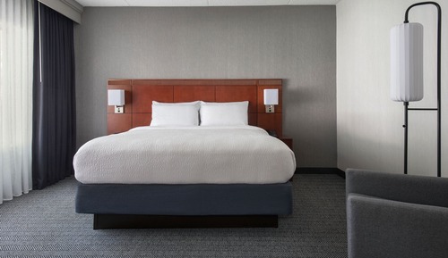 Suite, 1 King Bed with Sofa bed, Non Smoking