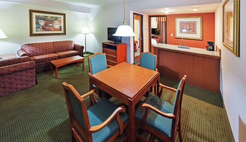 Deluxe Suite, 1 King Bed with Sofa bed, Non Smoking (Wet Bar)
