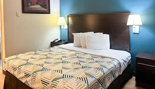 Standard Room, 1 King Bed, Non Smoking, Refrigerator & Microwave