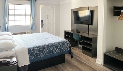 Standard Room, 1 King Bed, Non Smoking, Refrigerator & Microwave