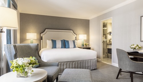 Deluxe Room, 1 King Bed, City View, Corner