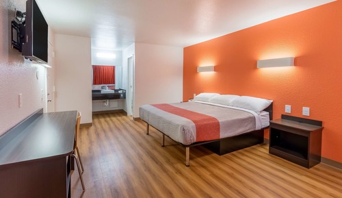 Standard Room, 1 King Bed, Accessible, Non Smoking