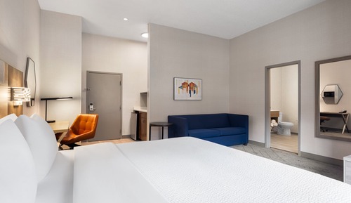 Suite, 1 King Bed, Accessible (Communications)