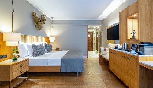 Superior Room with Jacuzzi on balcony