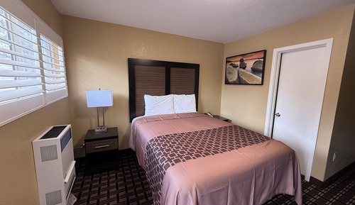 Deluxe Single Room, 1 Queen Bed  ( No  A/C)