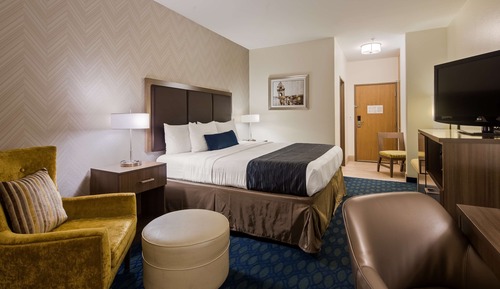 Standard Room, 1 King Bed, Accessible, Bathtub
