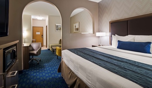 Suite, 1 King Bed with Sofa bed, Non Smoking, Refrigerator & Microwave (with Sofabed)