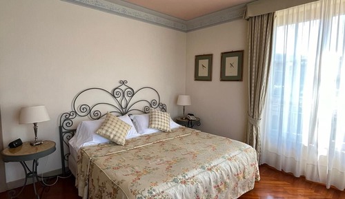 Deluxe Double or Twin Room, Lake View