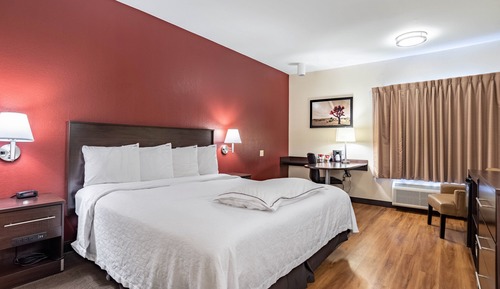 Premium Room, 1 King Bed, Accessible (Upgraded Bedding & Snack, Smoke Free)