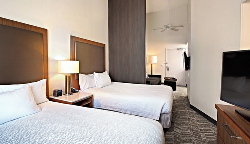 Suite, Multiple Beds (Mobility/Hearing Accessible, Tub)