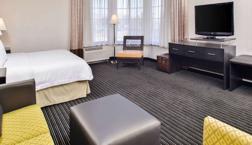 Studio, 1 King Bed, Non Smoking, Partial Ocean View