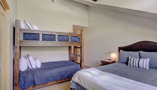 Room, 2 Bedrooms