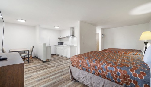 Deluxe Suite, 2 Queen Beds, Kitchenette