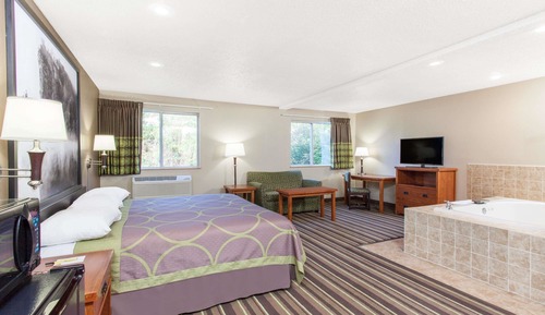 Deluxe Studio Suite, 1 King Bed, Non Smoking