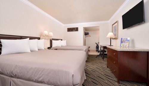 1 Queen Bed Accessible Non Smoking