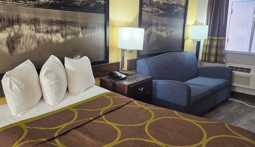 Basic Room, 1 Queen Bed, Non Smoking