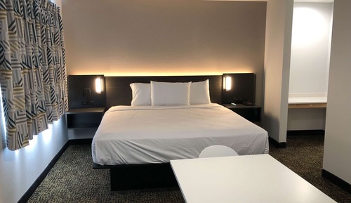 Standard Room, 1 King Bed, Accessible, Non Smoking