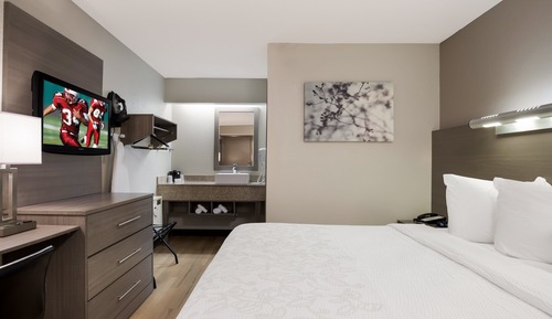 Standard Room, 1 King Bed (Smoke Free)