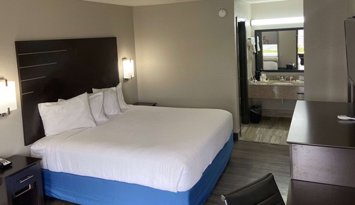 Room, 1 King Bed, Smoking