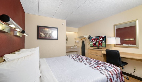 Standard Room, 1 King Bed (Smoke Free)