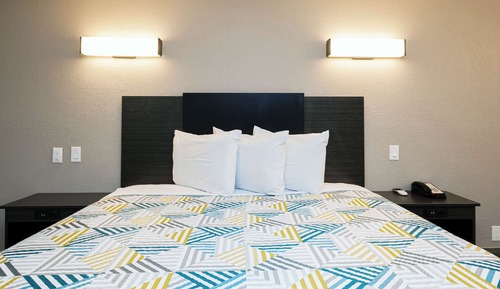 Deluxe Room, 1 King Bed, Non Smoking, Refrigerator & Microwave