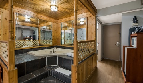 Suite, 1 King Bed, Non Smoking, Jetted Tub