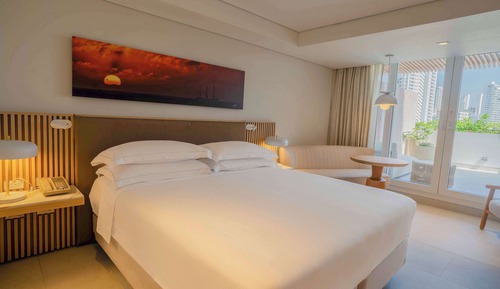 Superior Suite, 1 King Bed, Bay View