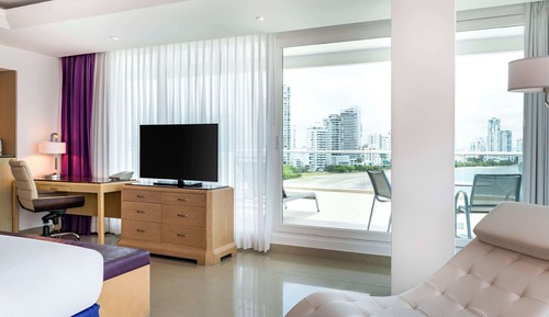 Room, 1 King Bed, Corner