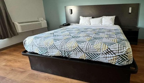 Standard Room, 1 King Bed, Accessible, Non Smoking