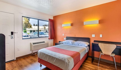 Standard Room, 1 Queen Bed, Accessible, Non Smoking