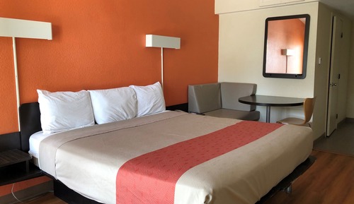 Room, 1 King Bed, Accessible, Non Smoking (Mobility Accessible Room)