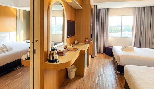 Connecting Room with 1 double bed and 2 single bed