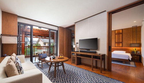 Standard Suite with King Bed