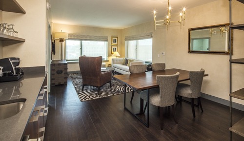 Suite, 1 King Bed (Additional Living and Dining Area)