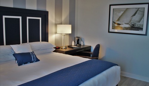 Signature Room, 1 King Bed, Balcony, Bay View