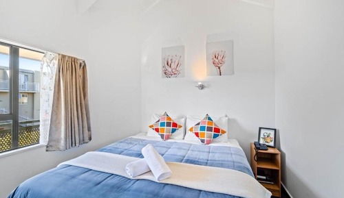 Deluxe Suite, 1 King Bed with Sofa bed, Non Smoking, Kitchenette