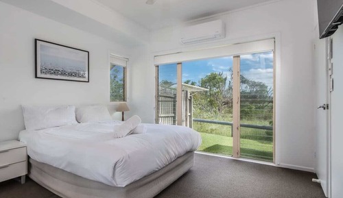 Hastings Cove 7 - Two Bedroom Ground Floor Deluxe Apartment