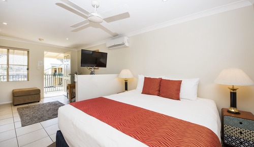 Deluxe King Spa Suite