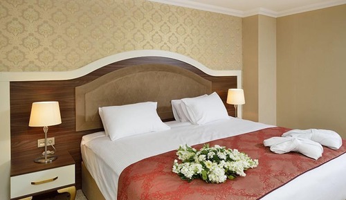 Suite, 1 Queen Bed, Connecting Rooms, Mountain View